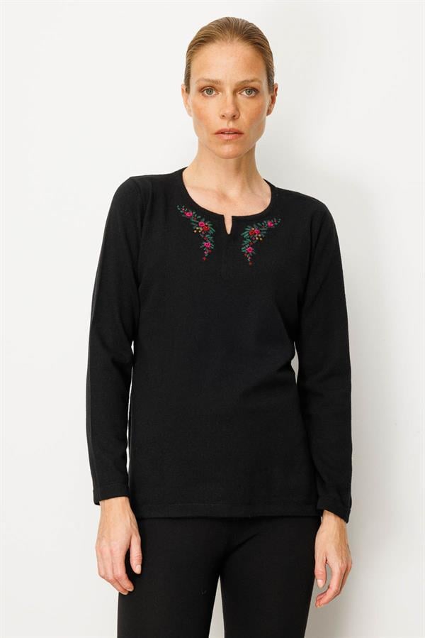 Kadın Sıfır Yaka Yaka Kenarı İşlemeli Yün Bluz Siyah