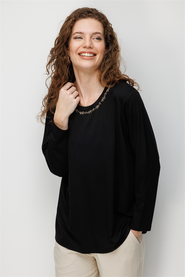 Kadın Sıfır Yaka Yaka Kenarı İşlemeli Penye Bluz Siyah