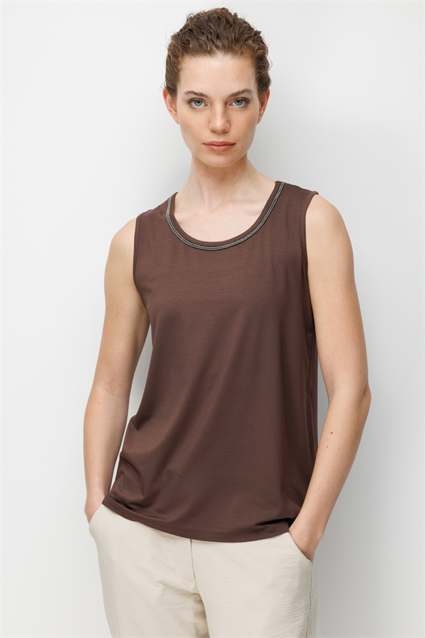 Kadın Sıfır Yaka Yaka Kenarı Zincirli Askılı Penye T-shirt K.Kahve
