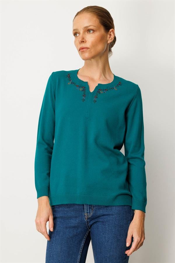 Kadın Sıfır Yaka Yakası Çiçek Nakış İşlemeli Bluz A.Ö.Başı