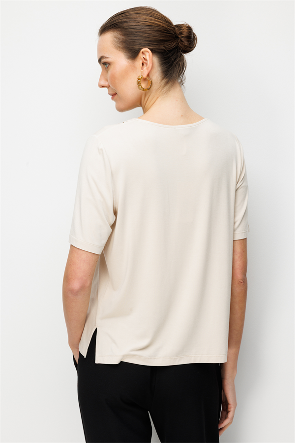 Kadın Sıfır Yaka Yakası Çift Şeritli Taşlı Penye T-shirt Krem