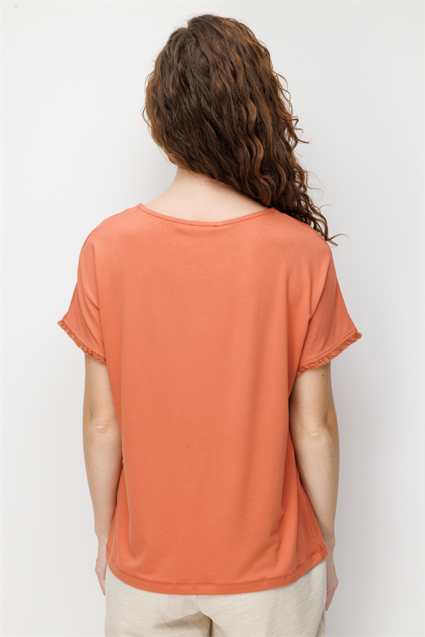 Kadın Sıfır Yaka Yakası Hasır Aksesuarlı Penye T-shirt Kiremit