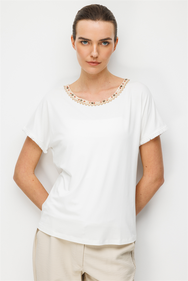 Kadın Sıfır Yaka Yakası Hasır Aksesuarlı Penye T-shirt Ekru