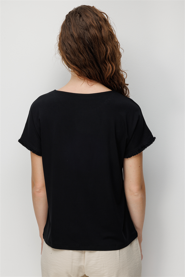 Kadın Sıfır Yaka Yakası Hasır Aksesuarlı Penye T-shirt Siyah