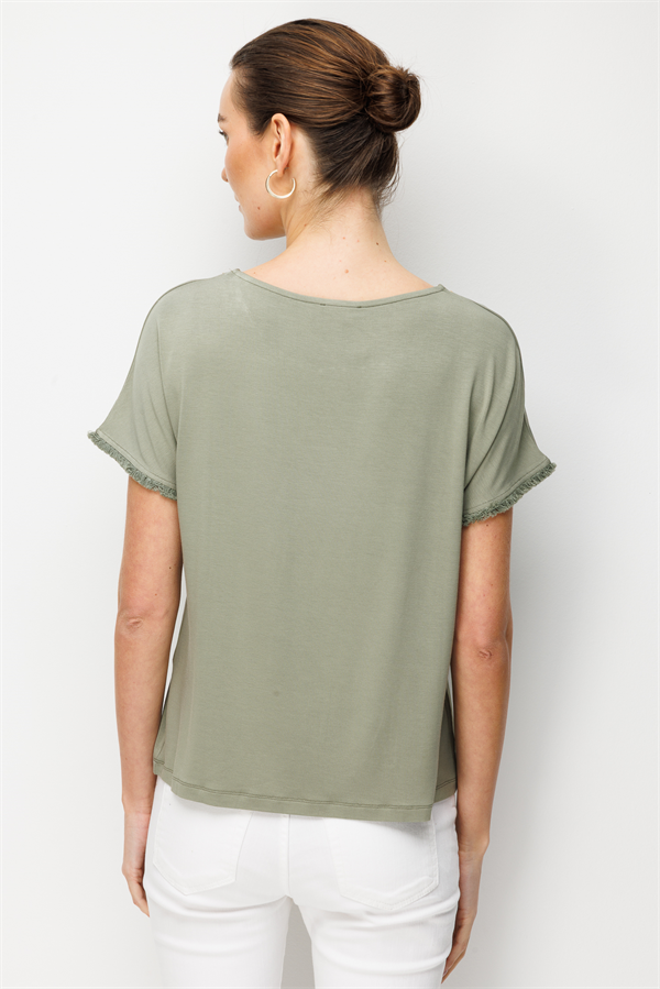 Kadın Sıfır Yaka Yakası Hasır Aksesuarlı Penye T-shirt Haki
