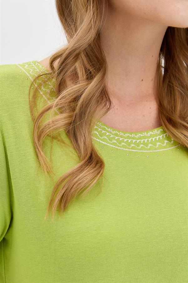 Женская хлопковая футболка с круглым вырезом и вышивкой