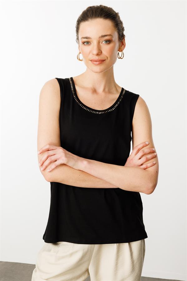 Kadın Sıfır Yaka Yakası Taşlı Askılı T-shirt Siyah