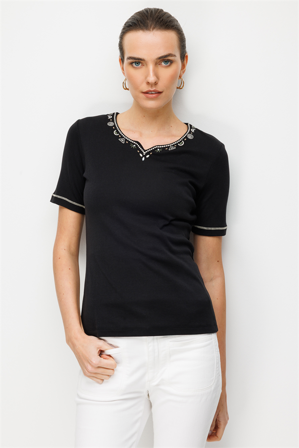Kadın Sıfır Yaka Yakası ve Kolu İşlemeli Pamuklu Penye T-shirt Siyah