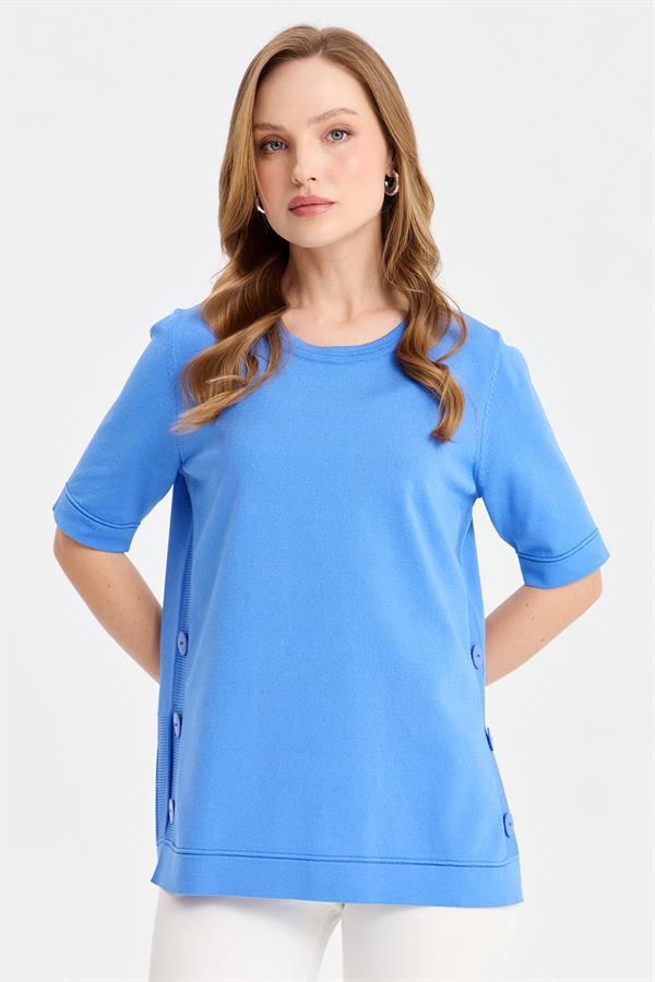 Женская трикотажная блузка с круглым вырезом на пуговицах