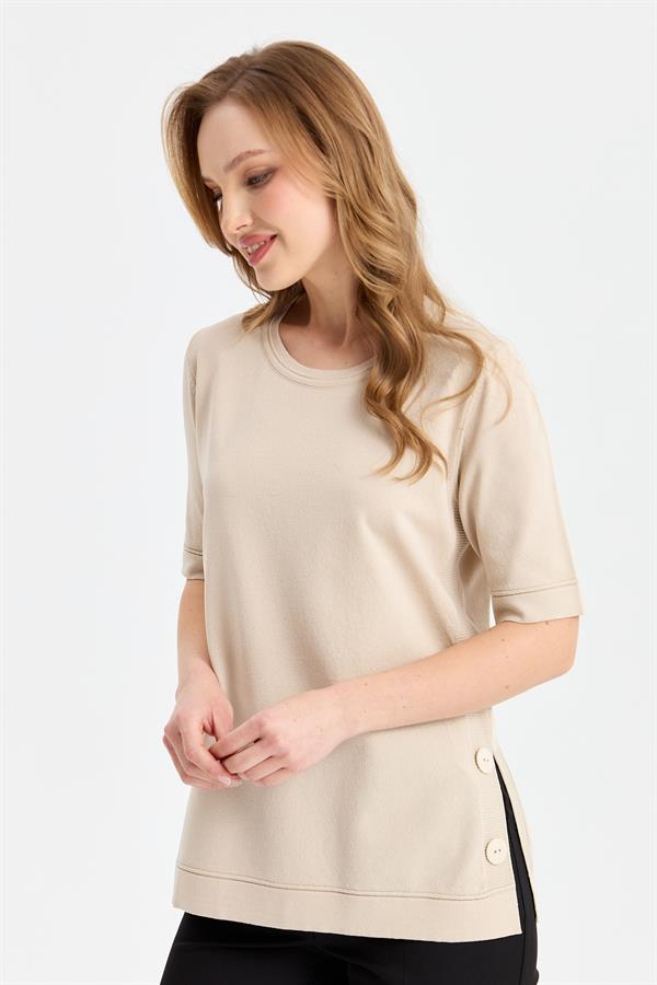 Женская трикотажная блузка с круглым вырезом на пуговицах