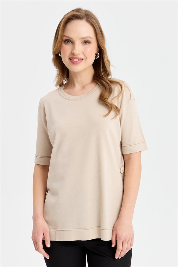 Женская трикотажная блузка с круглым вырезом на пуговицах