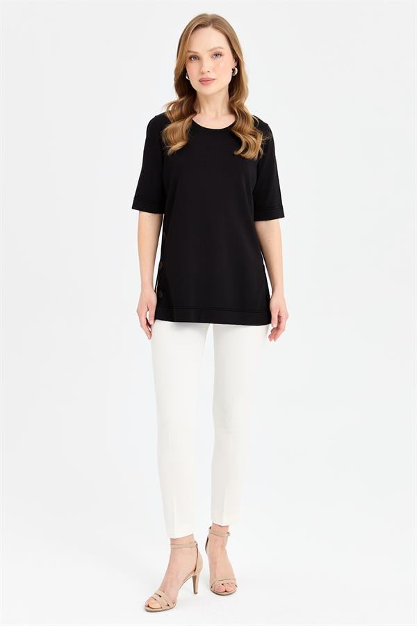 Женская трикотажная блузка с круглым вырезом на пуговицах