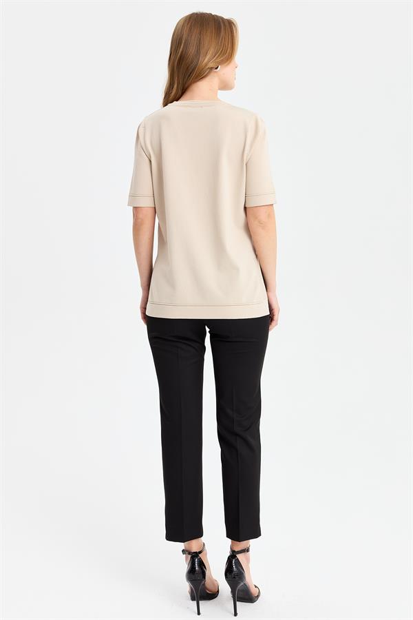 Женская трикотажная блузка с круглым вырезом на пуговицах