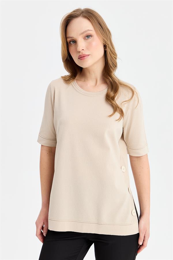 Женская трикотажная блузка с круглым вырезом на пуговицах