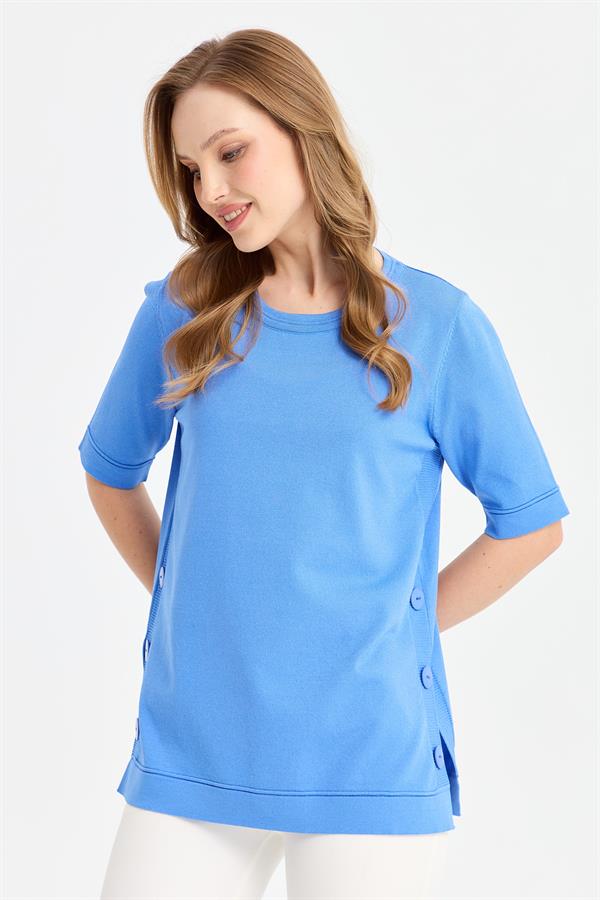 Женская трикотажная блузка с круглым вырезом на пуговицах