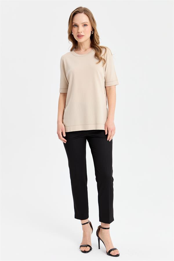 Женская трикотажная блузка с круглым вырезом на пуговицах