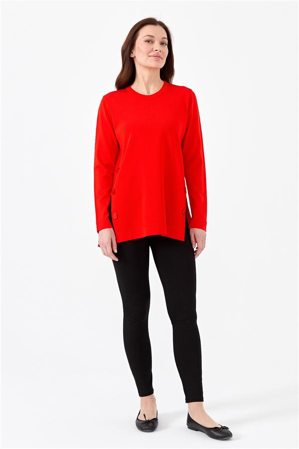 Женская трикотажная блуза с круглым вырезом и пуговицами сбоку красная 