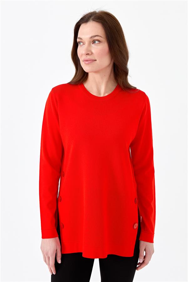 Женская трикотажная блуза с круглым вырезом и пуговицами сбоку красная 