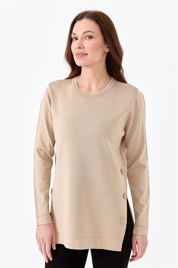 Женская трикотажная блуза с круглым вырезом и пуговицами сбоку бежевая 
