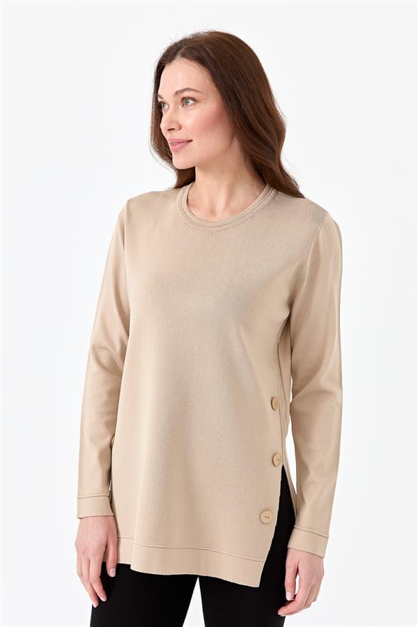Женская трикотажная блуза с круглым вырезом и пуговицами сбоку бежевая 