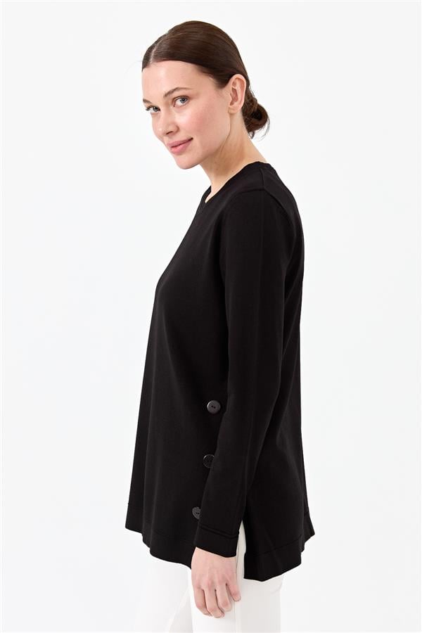 Женская трикотажная блуза с круглым вырезом и пуговицами сбоку черная  