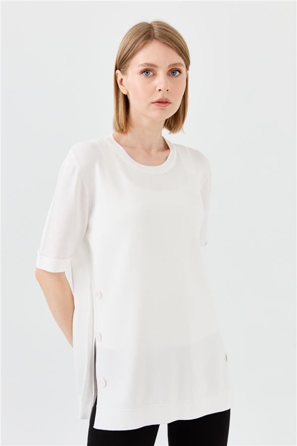 Женская трикотажная летняя блуза с круглым вырезом молочного цвета 