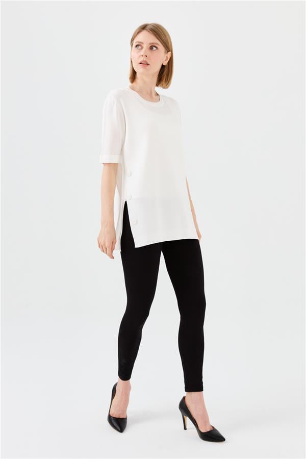 Женская трикотажная летняя блуза с круглым вырезом молочного цвета 