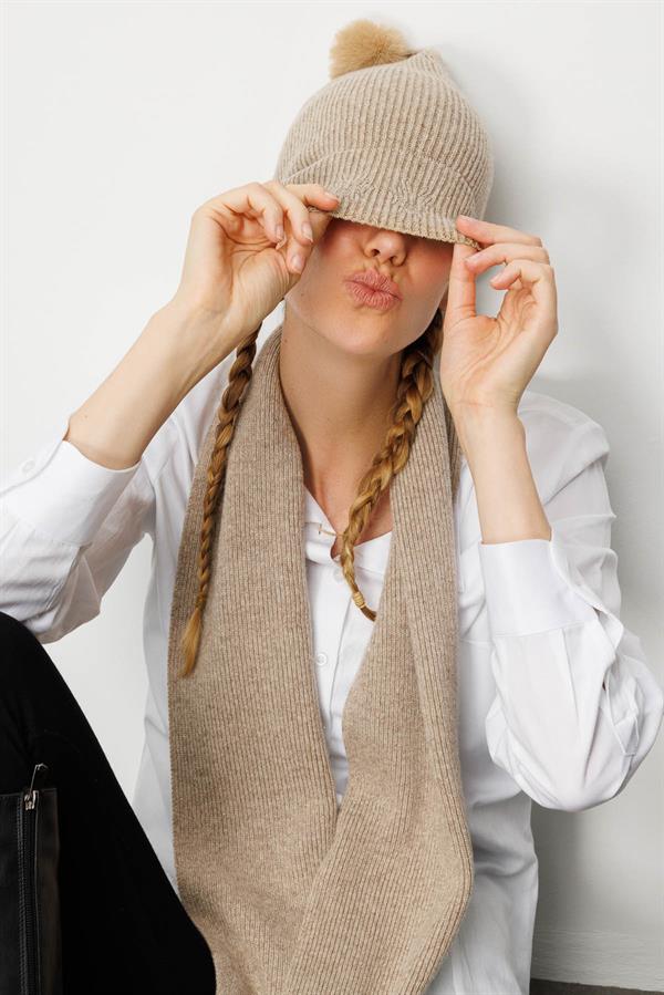 Kadın Simli Jakarlı Ponponlu Yün Şapka K.Bej