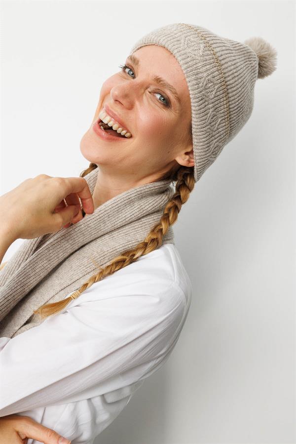 Kadın Simli Jakarlı Ponponlu Yün Şapka V.Bej