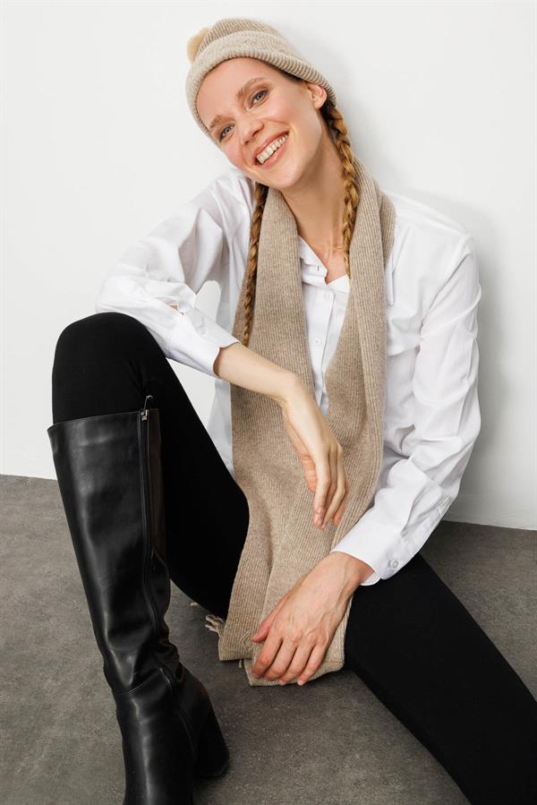 Kadın Simli Jakarlı Püsküllü Yün Kaşkol K.Bej