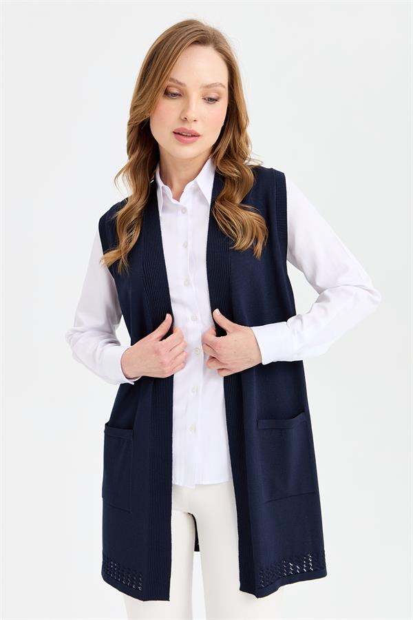 Женский жилет из тонкого трикотажа с ажурной спинкой и юбкой