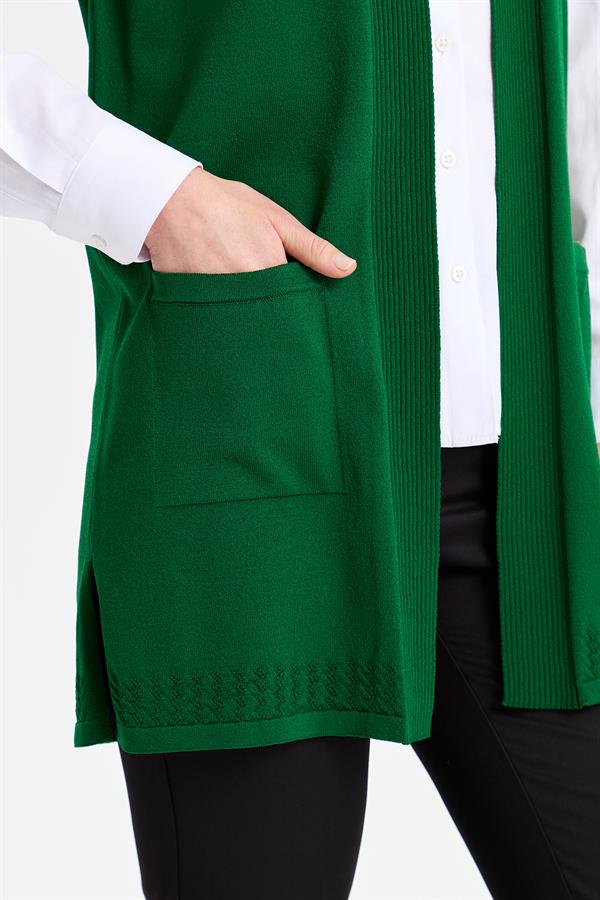 Женский жилет из тонкого трикотажа с ажурной спинкой и юбкой