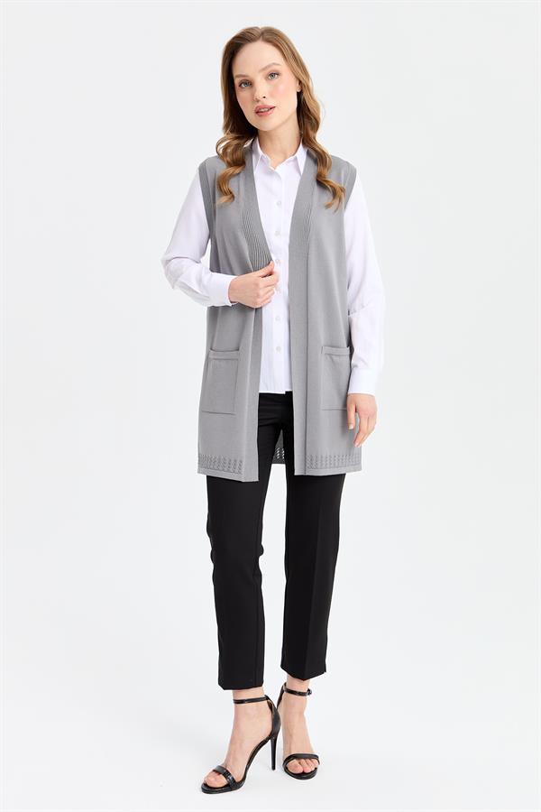 Женский жилет из тонкого трикотажа с ажурной спинкой и юбкой