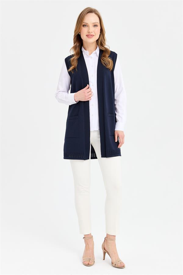 Женский жилет из тонкого трикотажа с ажурной спинкой и юбкой