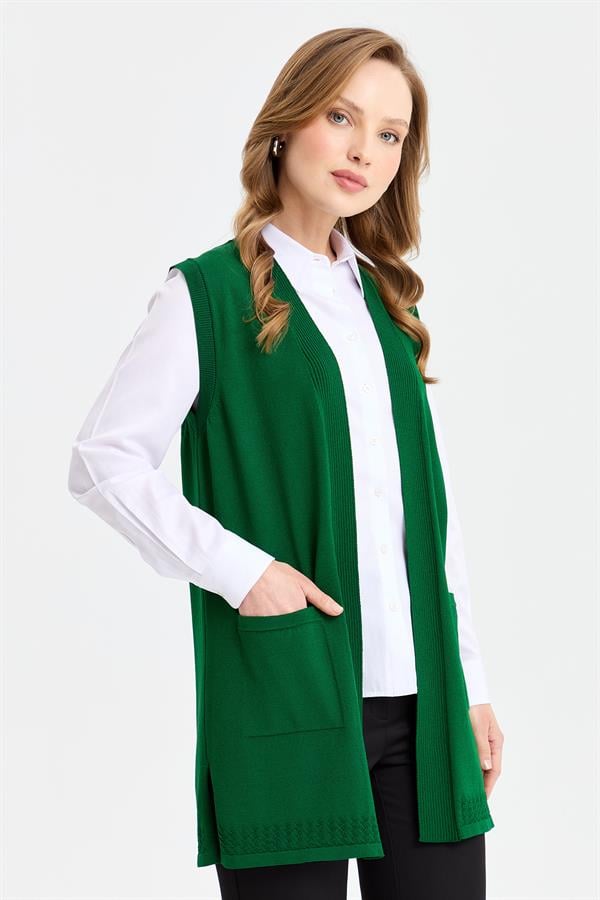 Женский жилет из тонкого трикотажа с ажурной спинкой и юбкой