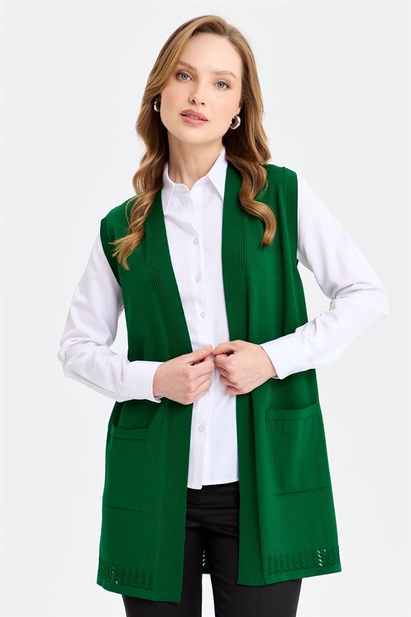 Женский жилет из тонкого трикотажа с ажурной спинкой и юбкой