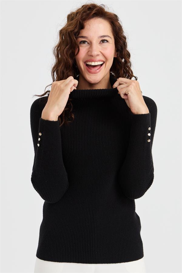 Женский шерстяной свитер с высоким воротником и пуговицами