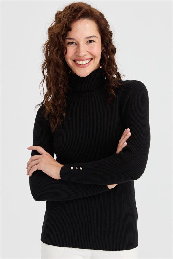 Женский шерстяной свитер с высоким воротником и пуговицами