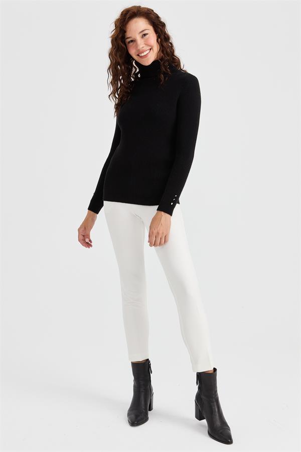 Женский шерстяной свитер с высоким воротником и пуговицами