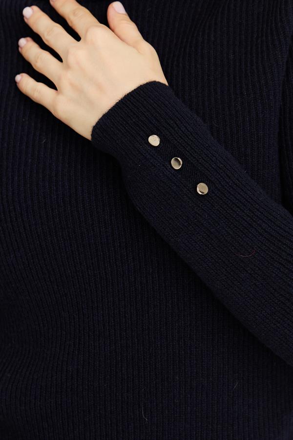 Женский шерстяной свитер с высоким воротником и пуговицами