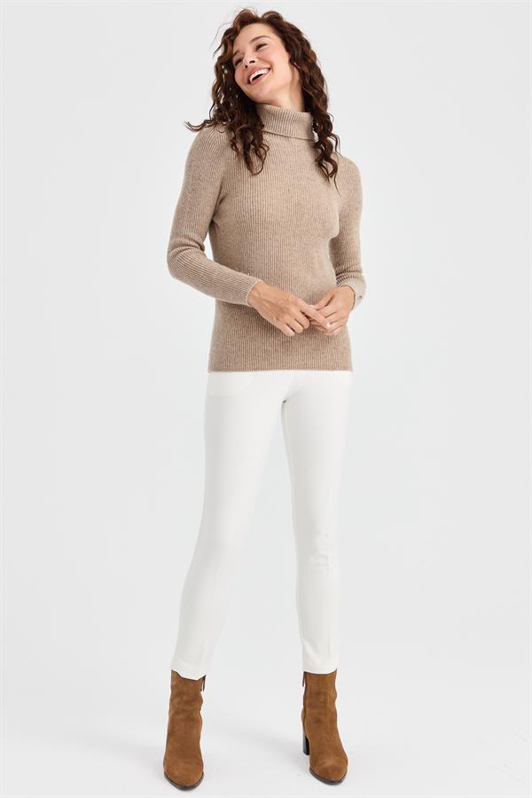 Женский шерстяной свитер с высоким воротником и пуговицами