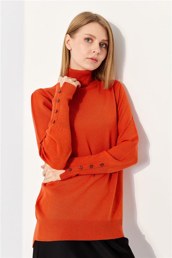 Женская водолазка с разрезами на рукавах оранжевая 