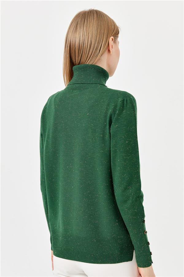 Женская водолазка с разрезами на рукавах ярко зеленая