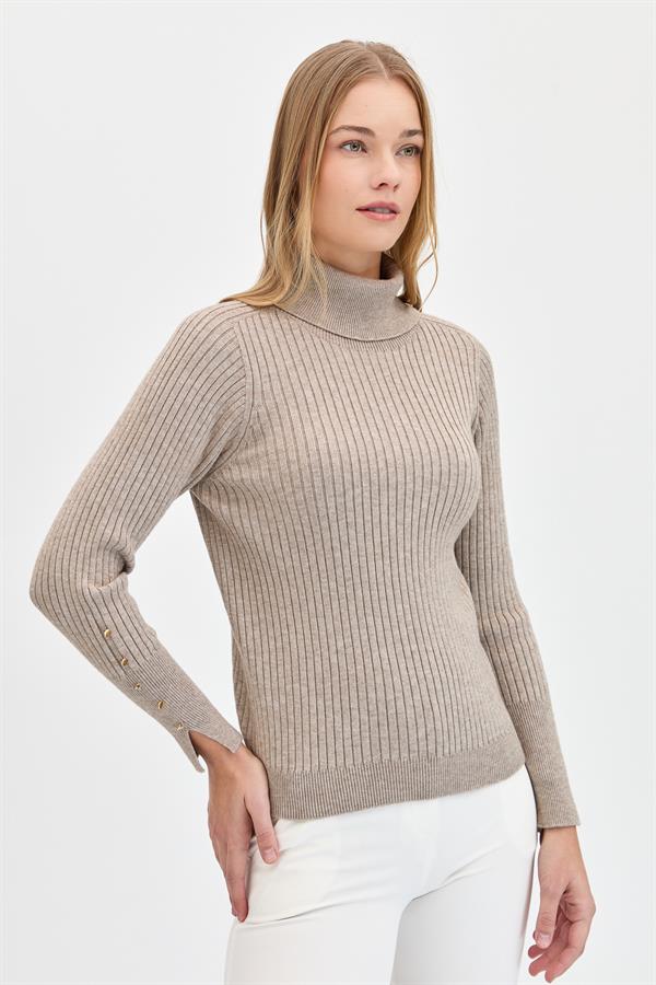 Женский свитер на пуговицах с длинными рукавами и высоким воротником