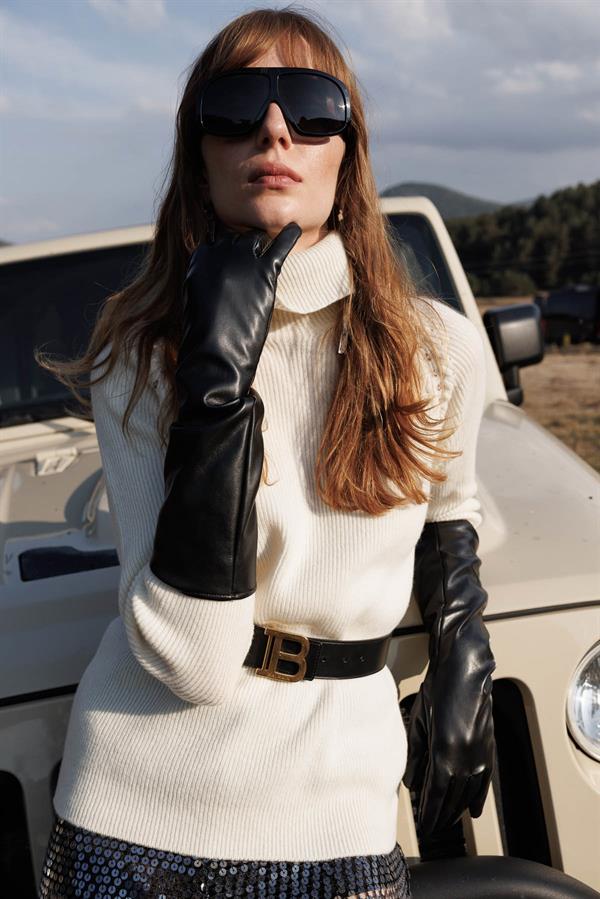 Kadın Tam Balıkçı Yaka Kolu Boncuklu Yün Kazak Kemik