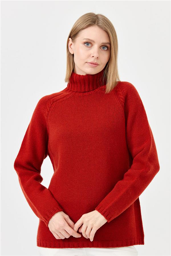 Женская шерстяная водолазка с вязкой косичка на рукаве ТЕМНАЯ ПЛИТКА