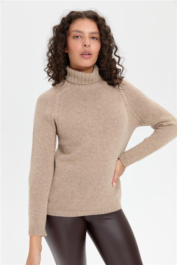 Kadın Tam Balıkçı Yaka Omzu Saç Örgülü Yün Kazak K.Bej
