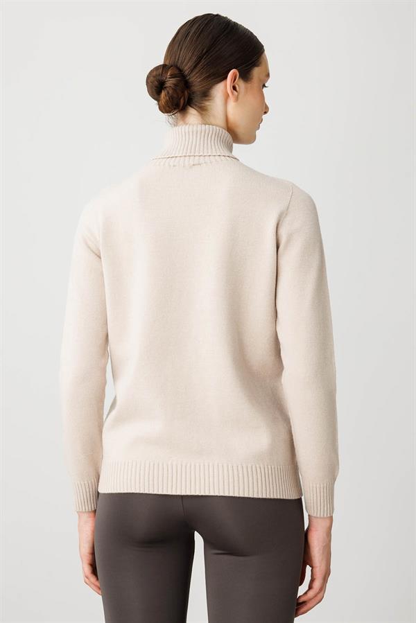 Kadın Tam Balıkçı Yaka Önü Baklava İşlemeli Kazak Bej