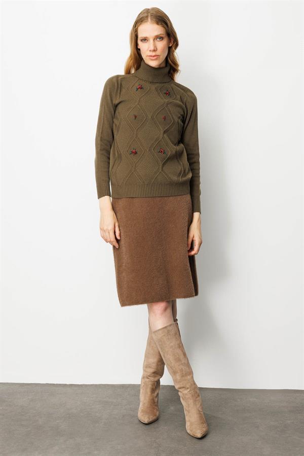 Kadın Tam Balıkçı Yaka Önü Baklava İşlemeli Kazak Haki