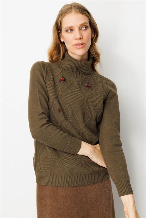 Kadın Tam Balıkçı Yaka Önü Baklava İşlemeli Kazak Haki